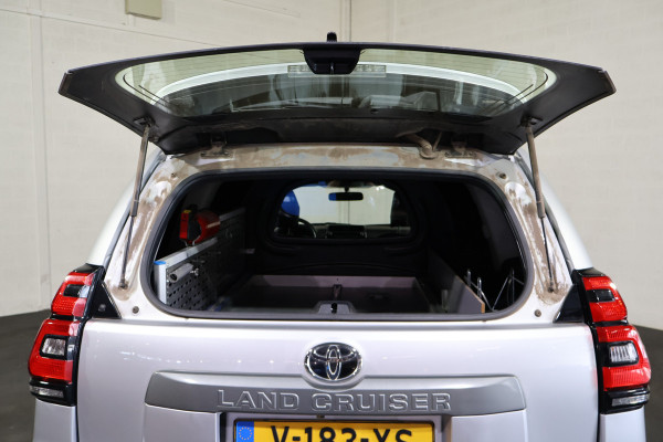 Toyota Land Cruiser 2.8 D-4D-F Challenger Window Van