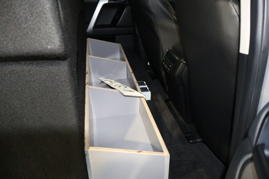 Toyota Land Cruiser 2.8 D-4D-F Challenger Window Van