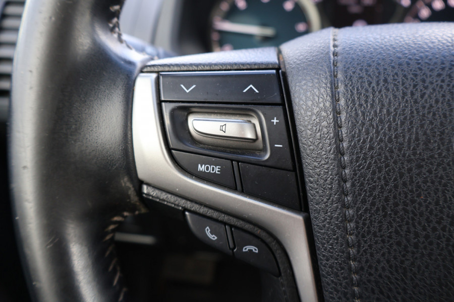 Toyota Land Cruiser 2.8 D-4D-F Challenger Window Van