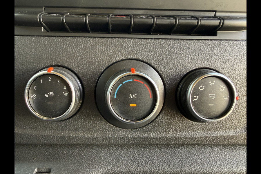 Renault Master Plancher T35 2.3 DCI 150PK Automaat LED Airco Cruise Control Camera Foodtruck Meubelbak Paardenwagen
