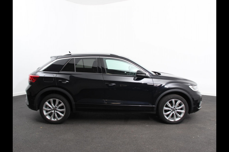Volkswagen T-Roc 1.5 TSI 150pk Automaat R-Line Edition Navigatie Apple Carplay/Android Auto Camera Climate Control Electrisch te openen achterklep Dab Verwarmbare stoelen