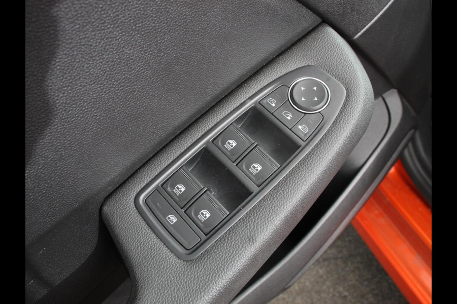 Renault Clio 1.0 TCe 90 Evolution Climate control Cruise control Camera Parkeersensoren achter Verwarmde voorstoelen Stuurverwarming LED Trekhaak Apple Carplay/ Android Auto