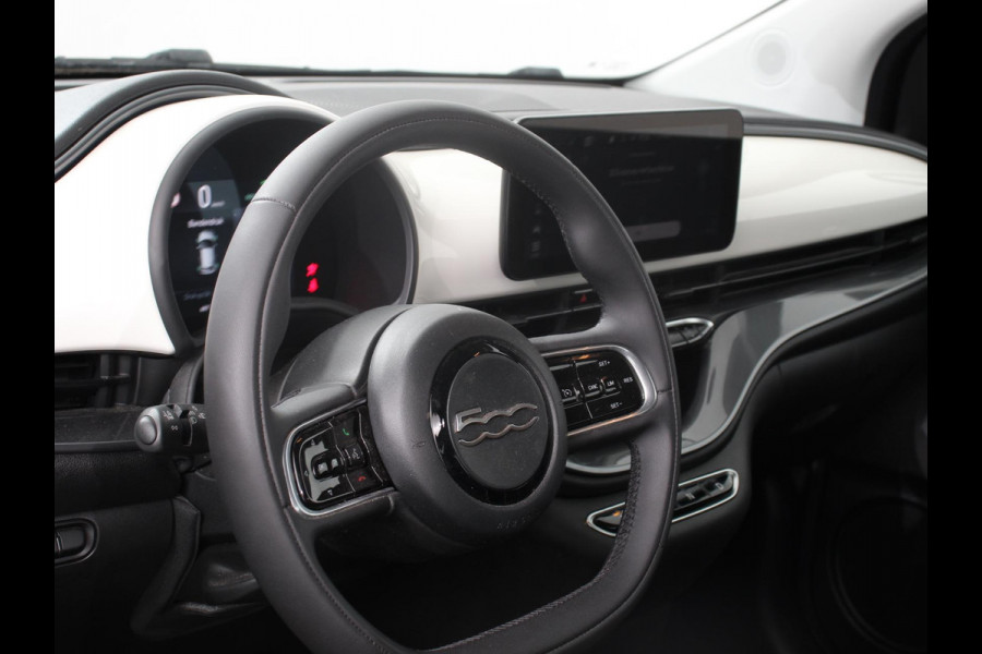 Fiat 500E Urban 42 kWh Airco Climate control 360 Camera Stoelverwarming Keyless Wireless CarPlay Dodehoek Assistant 85 kW Charger Actieradius 320km WLTP
