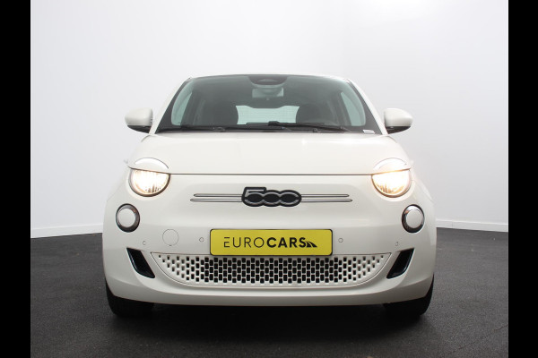 Fiat 500E Urban 42 kWh Airco Climate control 360 Camera Stoelverwarming Keyless Wireless CarPlay Dodehoek Assistant 85 kW Charger Actieradius 320km WLTP