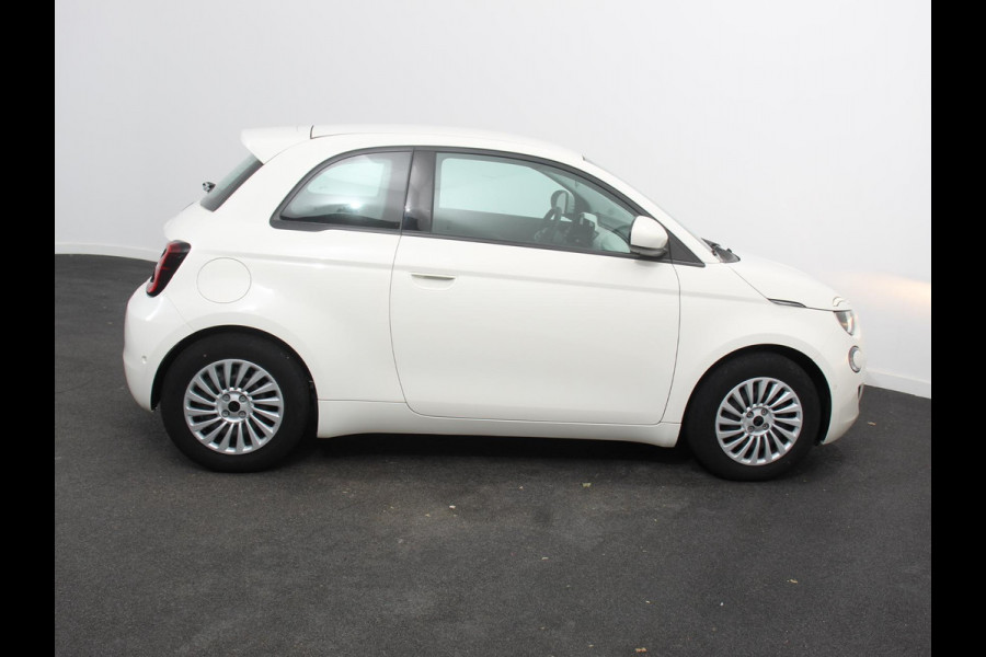 Fiat 500E Urban 42 kWh Airco Climate control 360 Camera Stoelverwarming Keyless Wireless CarPlay Dodehoek Assistant 85 kW Charger Actieradius 320km WLTP