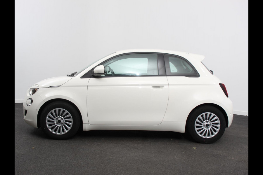 Fiat 500E Urban 42 kWh Airco Climate control 360 Camera Stoelverwarming Keyless Wireless CarPlay Dodehoek Assistant 85 kW Charger Actieradius 320km WLTP