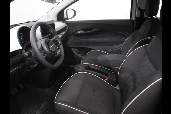 Fiat 500E Urban 42 kWh Airco Climate control 360 Camera Stoelverwarming Keyless Wireless CarPlay Dodehoek Assistant 85 kW Charger Actieradius 320km WLTP