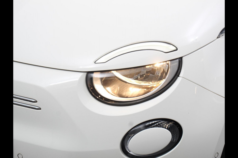 Fiat 500E Urban 42 kWh Airco Climate control 360 Camera Stoelverwarming Keyless Wireless CarPlay Dodehoek Assistant 85 kW Charger Actieradius 320km WLTP