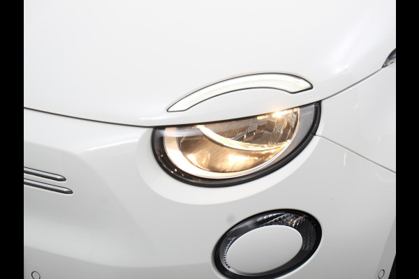 Fiat 500E Urban 42 kWh Airco Climate control 360 Camera Stoelverwarming Keyless Wireless CarPlay Dodehoek Assistant 85 kW Charger Actieradius 320km WLTP