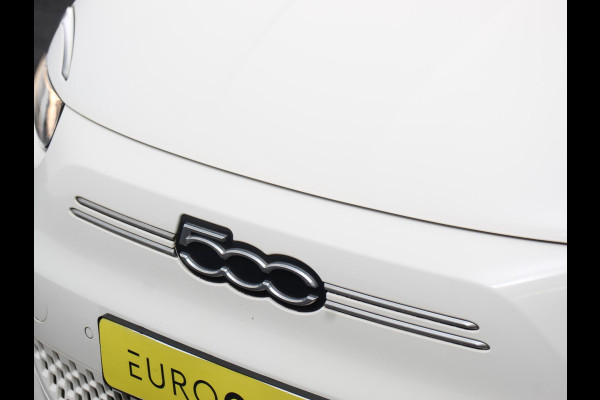 Fiat 500E Urban 42 kWh Airco Climate control 360 Camera Stoelverwarming Keyless Wireless CarPlay Dodehoek Assistant 85 kW Charger Actieradius 320km WLTP