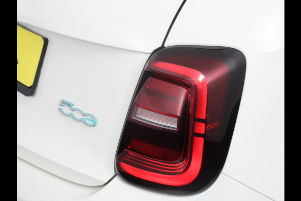 Fiat 500E Urban 42 kWh Airco Climate control 360 Camera Stoelverwarming Keyless Wireless CarPlay Dodehoek Assistant 85 kW Charger Actieradius 320km WLTP