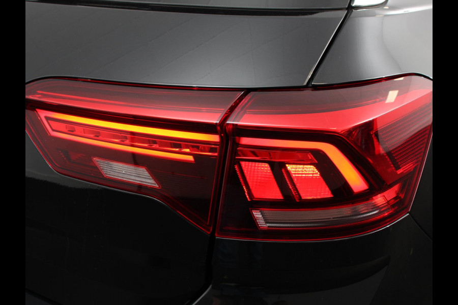 Volkswagen T-Roc 1.5 TSI 150pk Automaat R-Line Edition Navigatie Apple Carplay/Android Auto Camera Climate Control Electrisch te openen achterklep Dab Verwarmbare stoelen