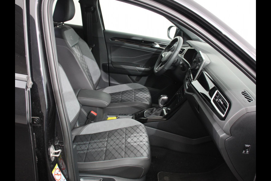 Volkswagen T-Roc 1.5 TSI 150pk Automaat R-Line Edition Navigatie Apple Carplay/Android Auto Camera Climate Control Electrisch te openen achterklep Dab Verwarmbare stoelen