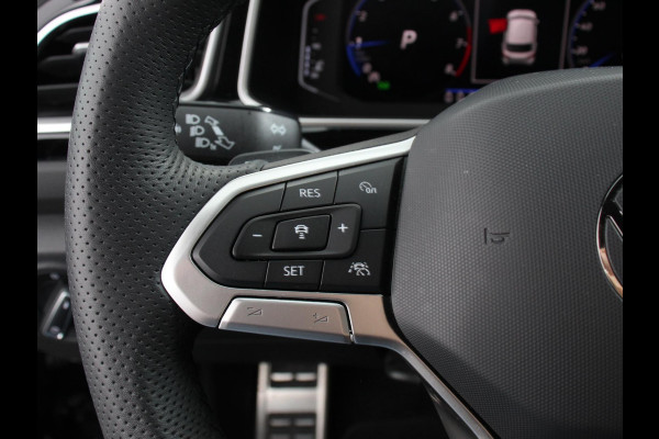 Volkswagen T-Roc 1.5 TSI 150pk Automaat R-Line Edition Navigatie Apple Carplay/Android Auto Camera Climate Control Electrisch te openen achterklep Dab Verwarmbare stoelen