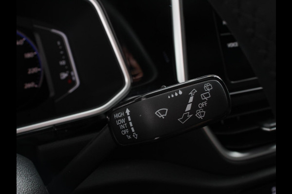 Volkswagen T-Roc 1.5 TSI 150pk Automaat R-Line Edition Navigatie Apple Carplay/Android Auto Camera Climate Control Electrisch te openen achterklep Dab Verwarmbare stoelen