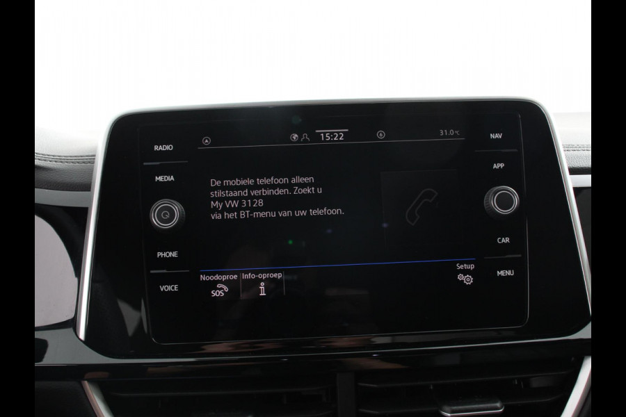 Volkswagen T-Roc 1.5 TSI 150pk Automaat R-Line Edition Navigatie Apple Carplay/Android Auto Camera Climate Control Electrisch te openen achterklep Dab Verwarmbare stoelen