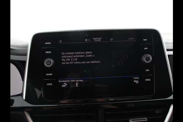 Volkswagen T-Roc 1.5 TSI 150pk Automaat R-Line Edition Navigatie Apple Carplay/Android Auto Camera Climate Control Electrisch te openen achterklep Dab Verwarmbare stoelen