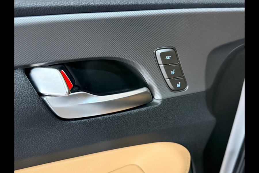 Hyundai Santa Fe 1.6 T-GDI PHEV Premium Sky 7p. | Full Option | Pano | HuD | ACC | Park Assist | 360 | Trekhaak | Dealer Onderhoud