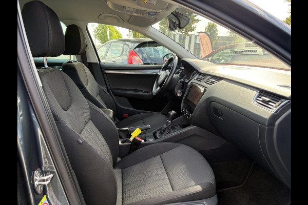 Škoda Octavia Combi 1.5 TSI Greentech Style Business 2e Eigenaar,Draadloze telefoonlader,Carplay,Camera,Navi,Trekhaak,150pk,Pdc V+A,Keyless,Clima,Cruise,Elekt.Stoel,Recent beurt gehad,N.A.P,Apk tot 07-2027