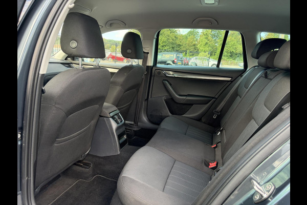 Škoda Octavia Combi 1.5 TSI Greentech Style Business 2e Eigenaar,Draadloze telefoonlader,Carplay,Camera,Navi,Trekhaak,150pk,Pdc V+A,Keyless,Clima,Cruise,Elekt.Stoel,Recent beurt gehad,N.A.P,Apk tot 07-2027