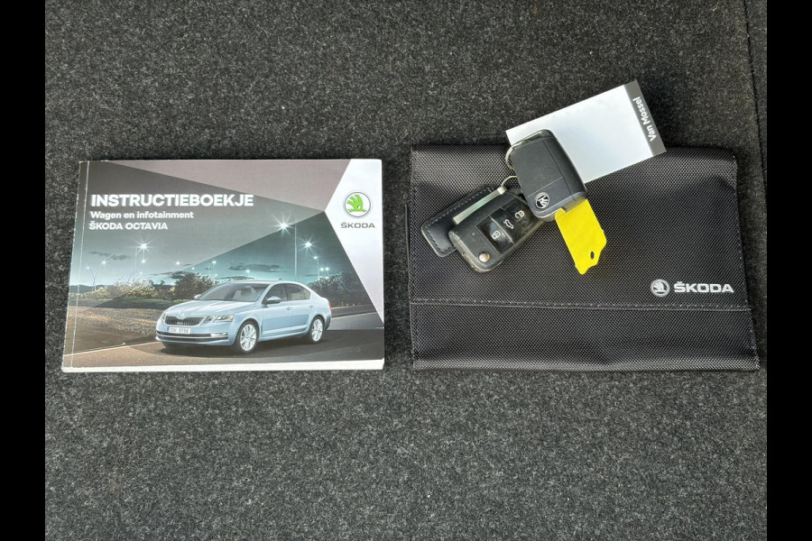Škoda Octavia Combi 1.5 TSI Greentech Style Business 2e Eigenaar,Draadloze telefoonlader,Carplay,Camera,Navi,Trekhaak,150pk,Pdc V+A,Keyless,Clima,Cruise,Elekt.Stoel,Recent beurt gehad,N.A.P,Apk tot 07-2027