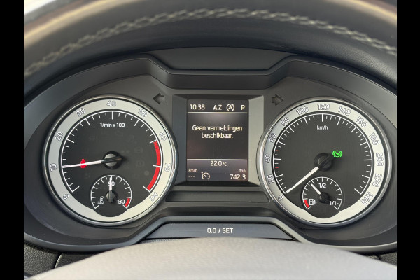 Škoda Octavia Combi 1.5 TSI Greentech Style Business 2e Eigenaar,Draadloze telefoonlader,Carplay,Camera,Navi,Trekhaak,150pk,Pdc V+A,Keyless,Clima,Cruise,Elekt.Stoel,Recent beurt gehad,N.A.P,Apk tot 07-2027