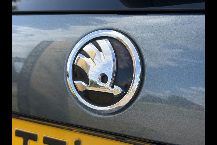 Škoda Octavia Combi 1.5 TSI Greentech Style Business 2e Eigenaar,Draadloze telefoonlader,Carplay,Camera,Navi,Trekhaak,150pk,Pdc V+A,Keyless,Clima,Cruise,Elekt.Stoel,Recent beurt gehad,N.A.P,Apk tot 07-2027