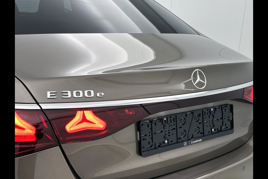 Mercedes-Benz E-Klasse 300 e Sport Edition | Premium pakket | Rijassistentie pakket Plus | Winter pakket | Nightpakket | Trekhaak | 20 inch AMG velgen | Panoramaschuifdak | 360°-camera | Burmester® 4D sound system |