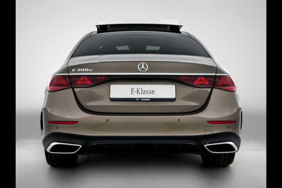 Mercedes-Benz E-Klasse 300 e Sport Edition | Premium pakket | Rijassistentie pakket Plus | Winter pakket | Nightpakket | Trekhaak | 20 inch AMG velgen | Panoramaschuifdak | 360°-camera | Burmester® 4D sound system |