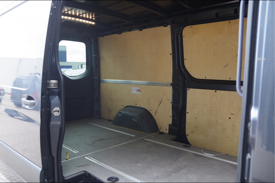 Mercedes-Benz Sprinter 319 3.0 CDI V6 L2H1 MARGE! AUT. LED, 2X SCHUIFDEUR, 3.5T TREKHAAK, LEDER, ADAPT. CRUISE, 360 CAMERA, NAVI, CLIMA, STOELVERWARMIN