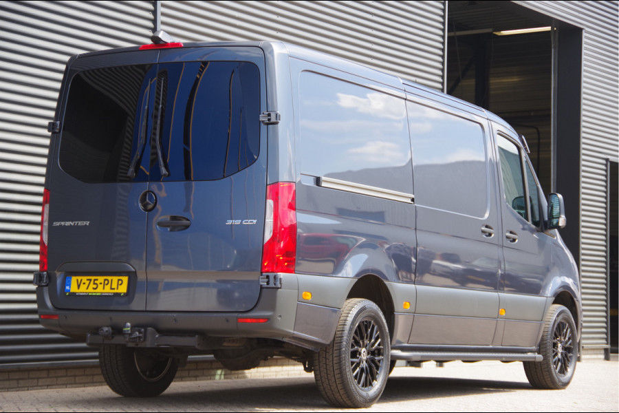 Mercedes-Benz Sprinter 319 3.0 CDI V6 L2H1 MARGE! AUT. LED, 2X SCHUIFDEUR, 3.5T TREKHAAK, LEDER, ADAPT. CRUISE, 360 CAMERA, NAVI, CLIMA, STOELVERWARMIN