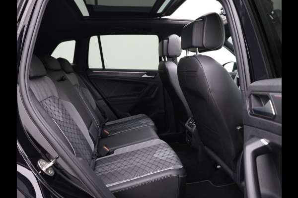 Volkswagen Tiguan 1.5 TSI R-Line Business+ | Panodak | Elk. A-klep | Side Assist | Camera | Black Style | Prijs Rijklaar!!
