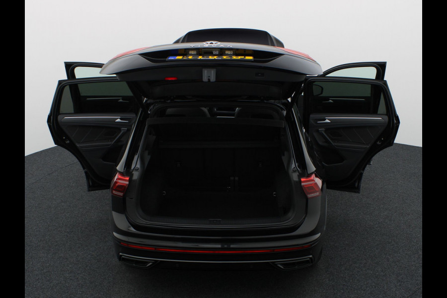Volkswagen Tiguan 1.5 TSI R-Line Business+ | Panodak | Elk. A-klep | Side Assist | Camera | Black Style | Prijs Rijklaar!!