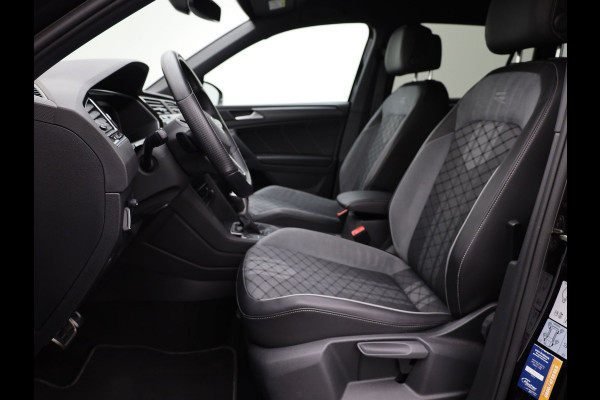 Volkswagen Tiguan 1.5 TSI R-Line Business | Black Style | Head Up | Keyless | IQ Light | Trekhaak wegkl. | Camera | Prijs Rijklaar!!