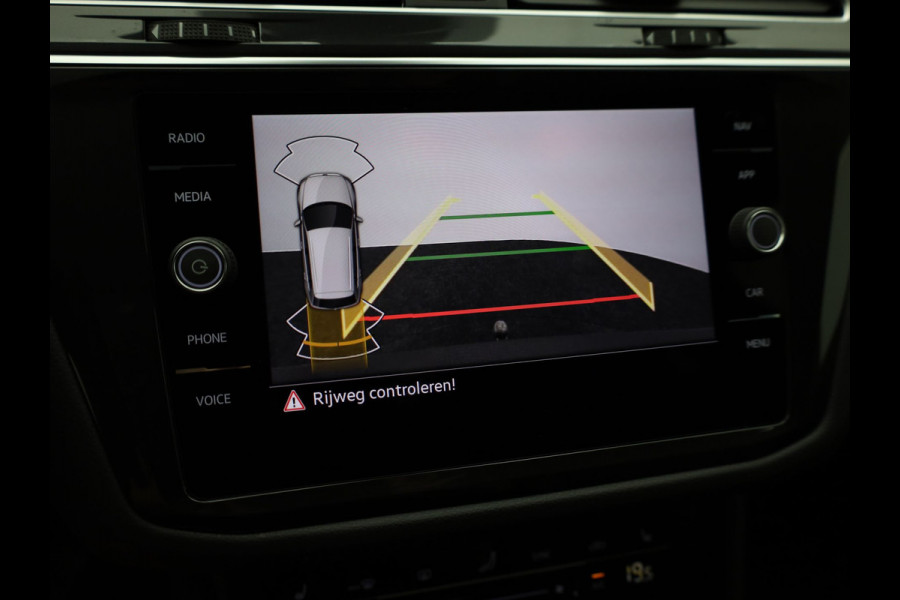 Volkswagen Tiguan 1.5 TSI R-Line Business | Black Style | Head Up | Keyless | IQ Light | Trekhaak wegkl. | Camera | Prijs Rijklaar!!