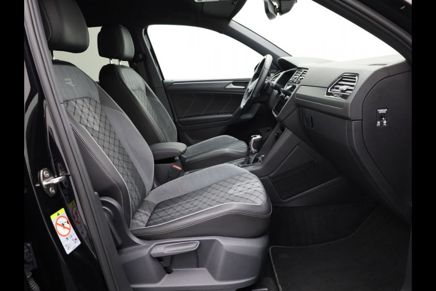 Volkswagen Tiguan 1.5 TSI R-Line Business | Black Style | Head Up | Keyless | IQ Light | Trekhaak wegkl. | Camera | Prijs Rijklaar!!