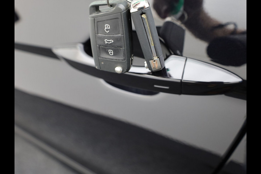 Volkswagen Tiguan 1.5 TSI R-Line Business | Black Style | Head Up | Keyless | IQ Light | Trekhaak wegkl. | Camera | Prijs Rijklaar!!