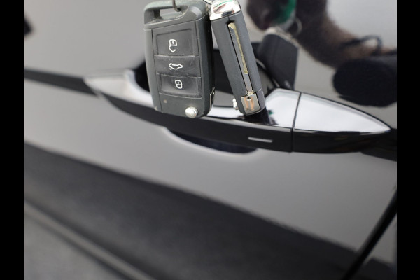 Volkswagen Tiguan 1.5 TSI R-Line Business | Black Style | Head Up | Keyless | IQ Light | Trekhaak wegkl. | Camera | Prijs Rijklaar!!