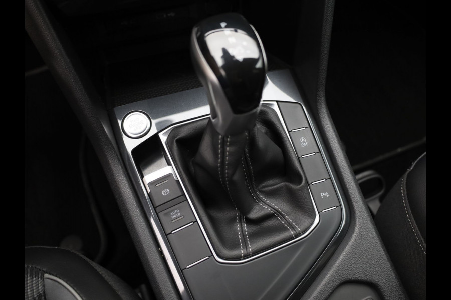 Volkswagen Tiguan 1.5 TSI R-Line Business | Black Style | Head Up | Keyless | IQ Light | Trekhaak wegkl. | Camera | Prijs Rijklaar!!
