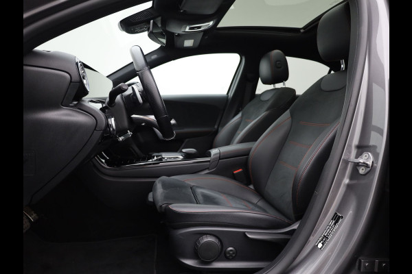 Mercedes-Benz A-Klasse 180 AMG Line | Panodak | Camera | Sfeer | Keyless | Prijs Rijklaar!!