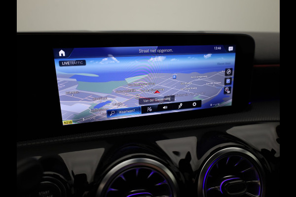 Mercedes-Benz A-Klasse 180 AMG Line | Panodak | Camera | Sfeer | Keyless | Prijs Rijklaar!!