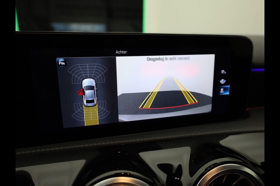 Mercedes-Benz A-Klasse 180 AMG Line | Panodak | Camera | Sfeer | Keyless | Prijs Rijklaar!!