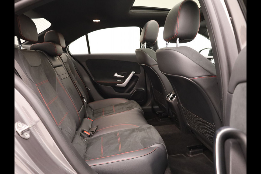 Mercedes-Benz A-Klasse 180 AMG Line | Panodak | Camera | Sfeer | Keyless | Prijs Rijklaar!!