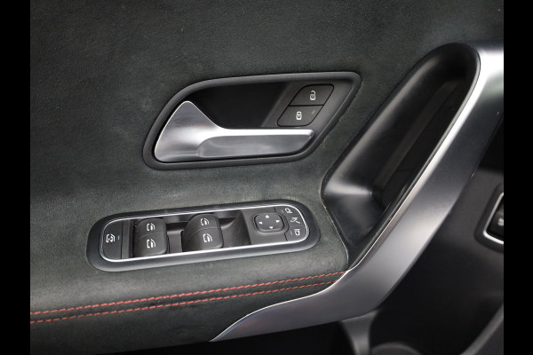 Mercedes-Benz A-Klasse 180 AMG Line | Panodak | Camera | Sfeer | Keyless | Prijs Rijklaar!!