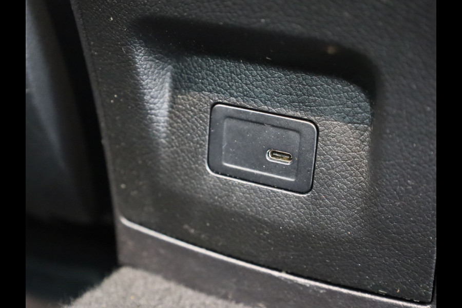 Mercedes-Benz A-Klasse 180 AMG Line | Panodak | Camera | Sfeer | Keyless | Prijs Rijklaar!!