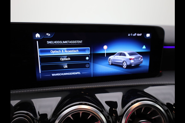 Mercedes-Benz A-Klasse 180 AMG Line | Panodak | Camera | Sfeer | Keyless | Prijs Rijklaar!!