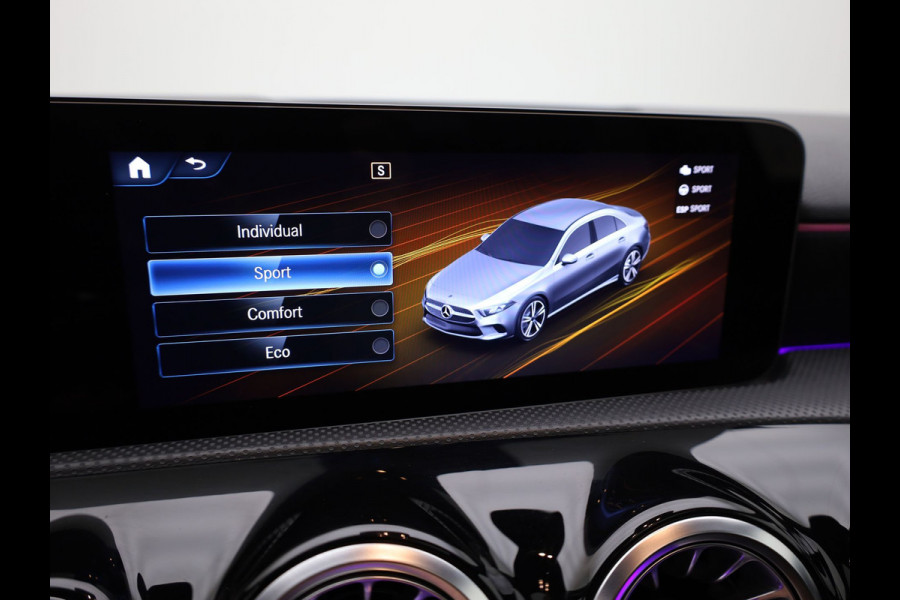 Mercedes-Benz A-Klasse 180 AMG Line | Panodak | Camera | Sfeer | Keyless | Prijs Rijklaar!!
