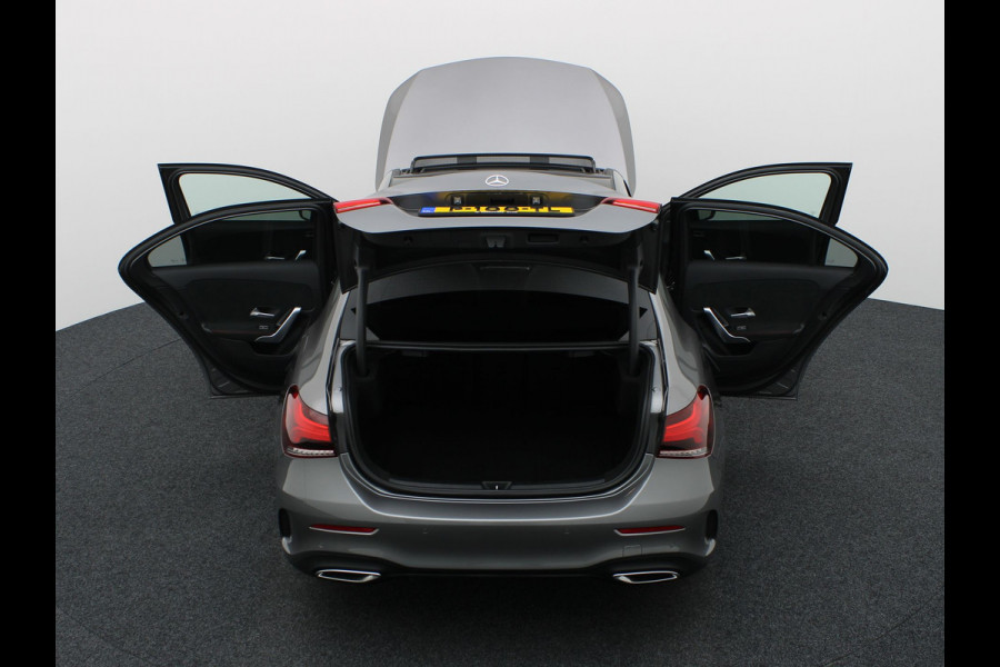 Mercedes-Benz A-Klasse 180 AMG Line | Panodak | Camera | Sfeer | Keyless | Prijs Rijklaar!!