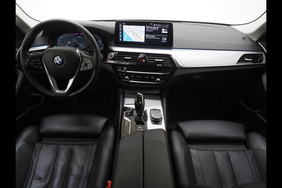 BMW 5 Serie Touring 530e | Leder | Memory | Stoelventilatie | Adaptive Cruise | Camera | Sfeerlicht | Dodehoek