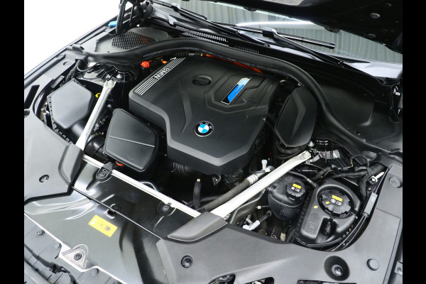 BMW 5 Serie Touring 530e | Leder | Memory | Stoelventilatie | Adaptive Cruise | Camera | Sfeerlicht | Dodehoek